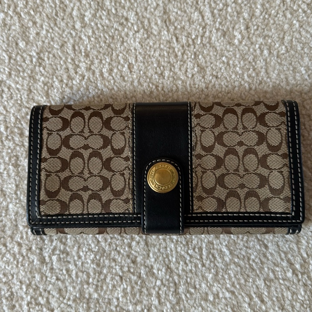 Coach Women’s Large Billfold Wallet